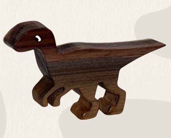 Raptor kézműves ajándék gyermekének feketediófából. Elérhető pulóverrel vagy anélkül.