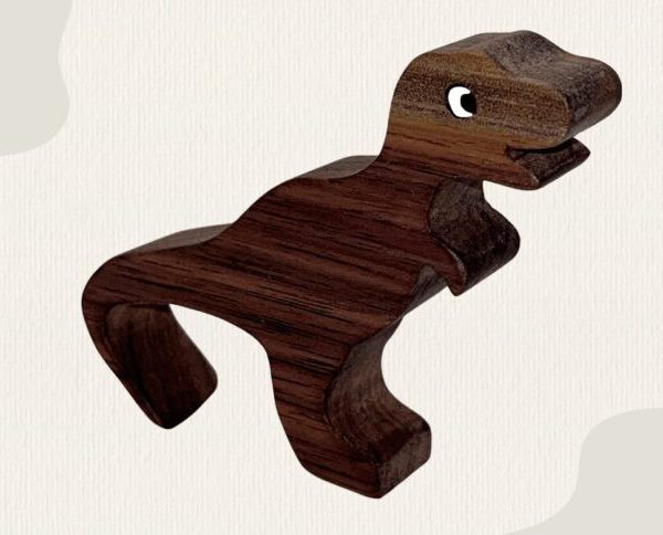 Trex kézműves ajándék feketediófából. Felnőttek és gyermekek kedvence. Elérhető pulcsiban vagy anélkül.