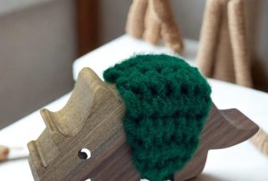 Triceratops Triceratops feketediófából a gyerekek kedvence. Elérhető pulcsiban vagy anélkül.